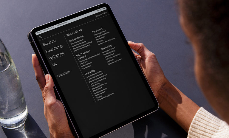 RWTH Aachen - Navigation neue Website auf Tablet